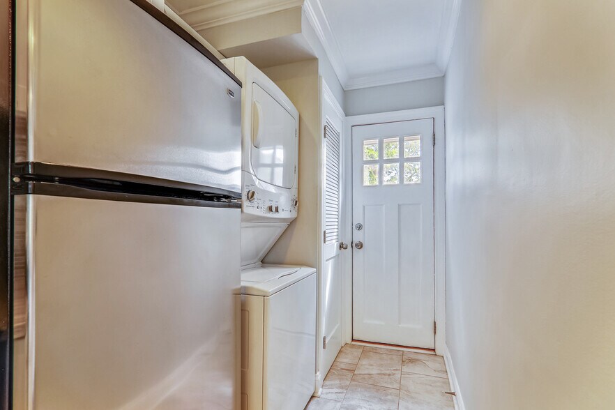 Washer & Dryer - 728 5th St SE