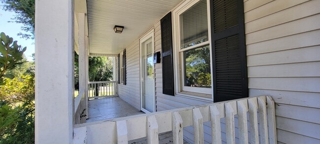 Building Photo - 706 Maple St