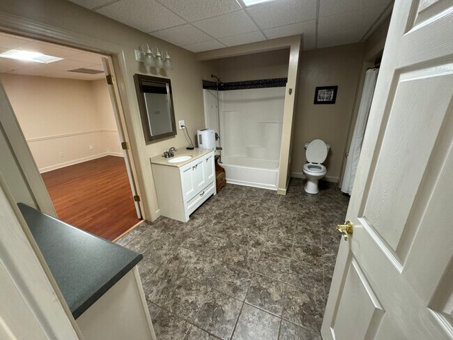 Building Photo - 691 Bear Creek Rd