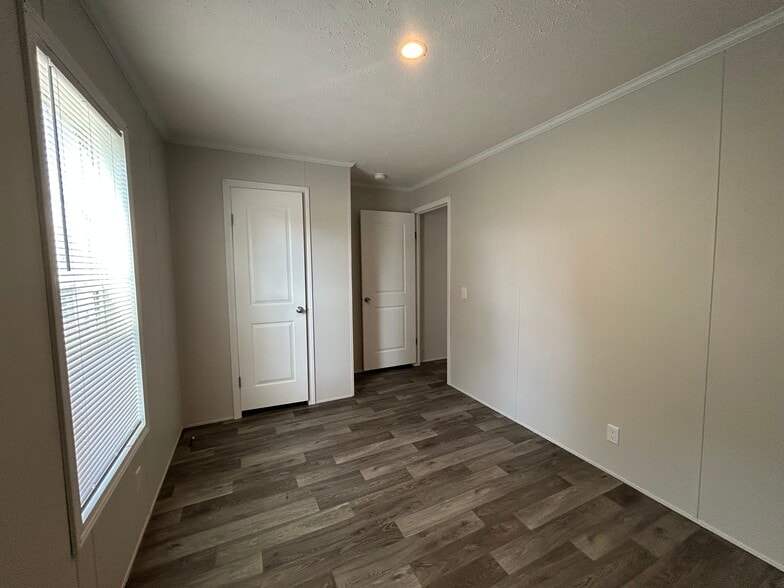 Building Photo - 29 S Hill Dr