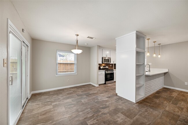 Building Photo - 12050 Sela Ln