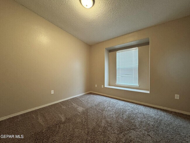 Building Photo - 13981 Sandy Rock Dr