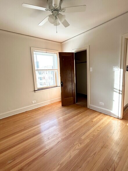 Building Photo - 5234 N Rockwell St