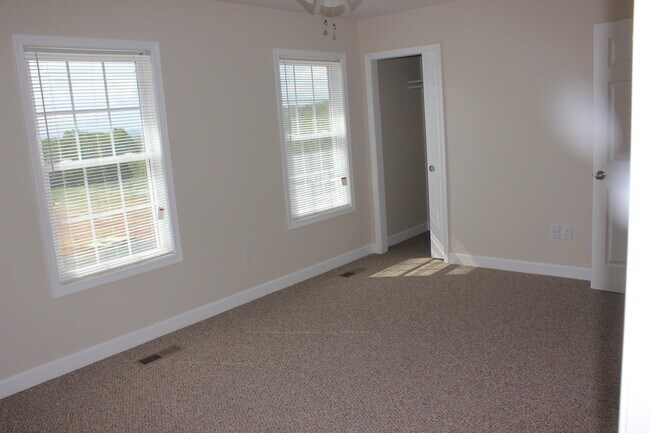 Building Photo - 3 Bedroom, 2.5 Bath Townhome for Rent