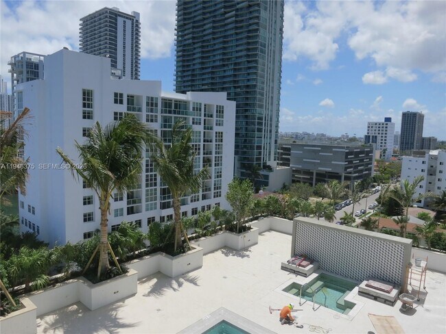 Building Photo - 2900 NE 7th Ave