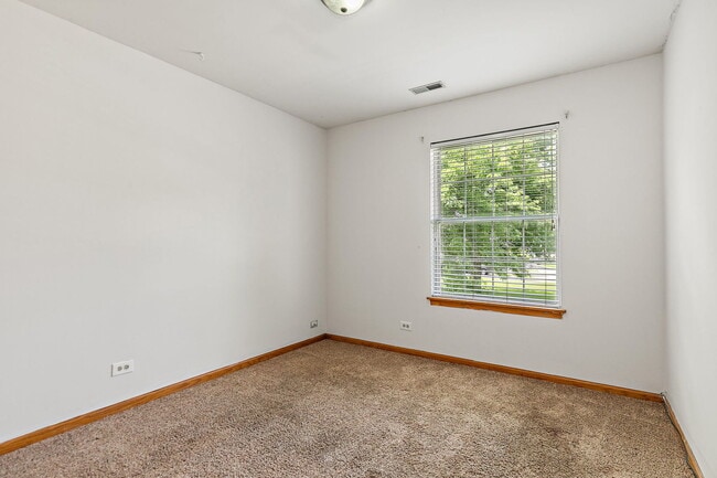 Building Photo - 1440 Eliot Trail