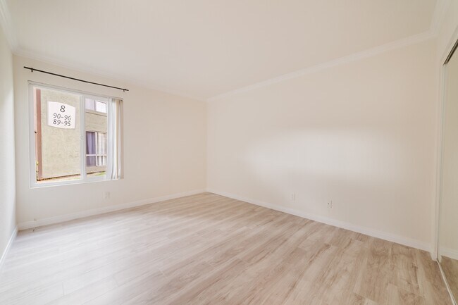 Building Photo - 615 Fredricks Ave