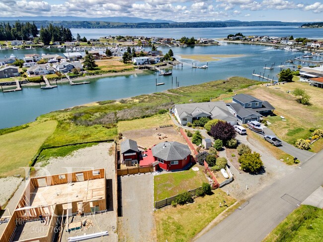 Building Photo - *NEW PRICE!* Quirky Fun Waterfront Escape