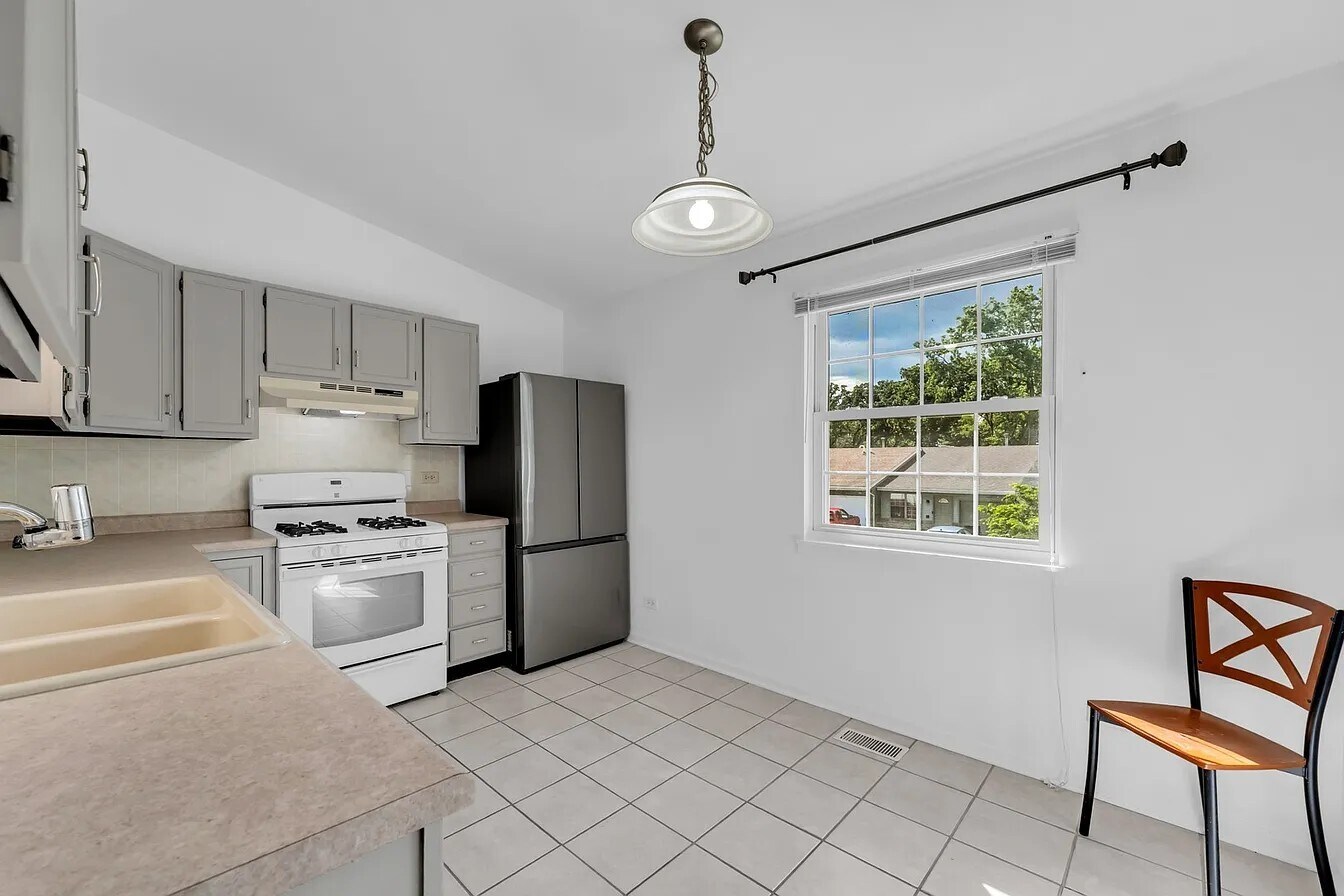 Building Photo - 1110 Riverwood Dr