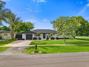 Building Photo - 908 Hibiscus Dr