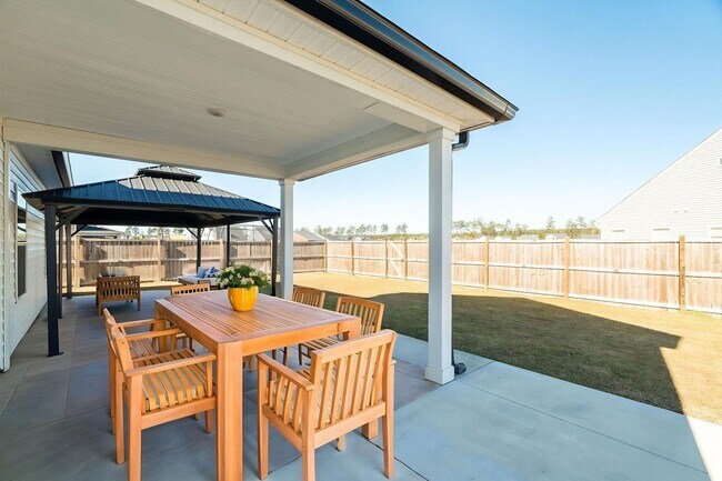 Building Photo - Elegant & Spacious Home in Summerville’s Cane Bay Community