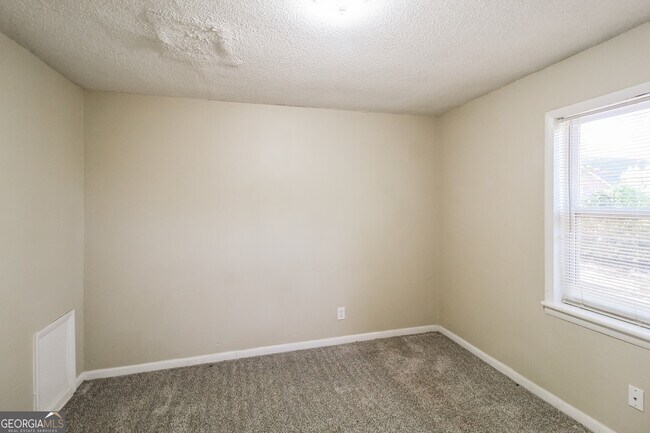 Building Photo - 5151 Hillside Dr NW