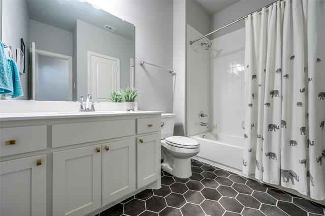 Building Photo - 3004 Comal Dr