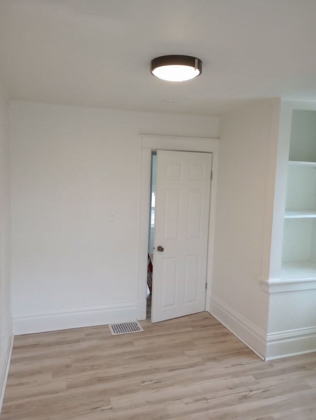 Building Photo - LEASE TO OWN $1800 MO