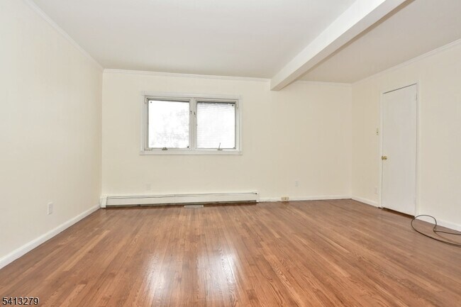 Building Photo - 411 10th St