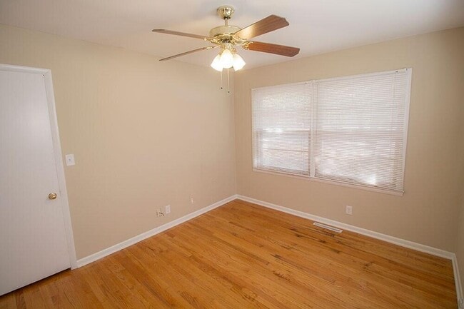 Building Photo - 2309 Highland Dr