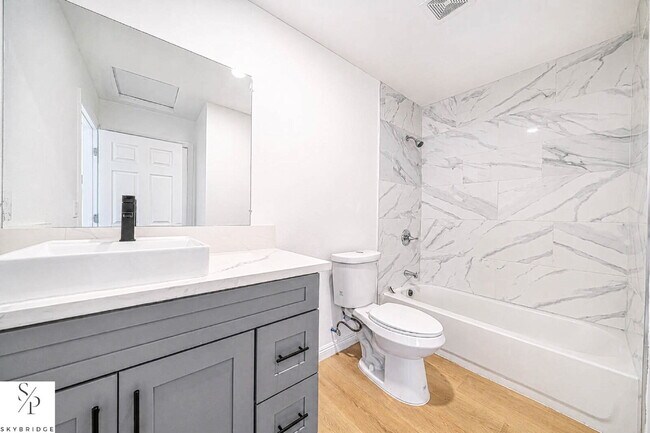 Building Photo - "Cozy 1-Bedroom Gem in Los Angeles – Your Perfect Urban Retreat!"