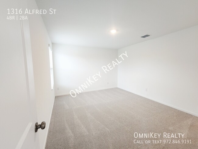 Building Photo - 1544 Elliott Rd