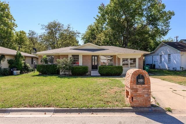 Primary Photo - 920 Manhattan Dr