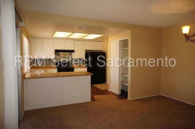 Building Photo - 5277 Eden View Dr