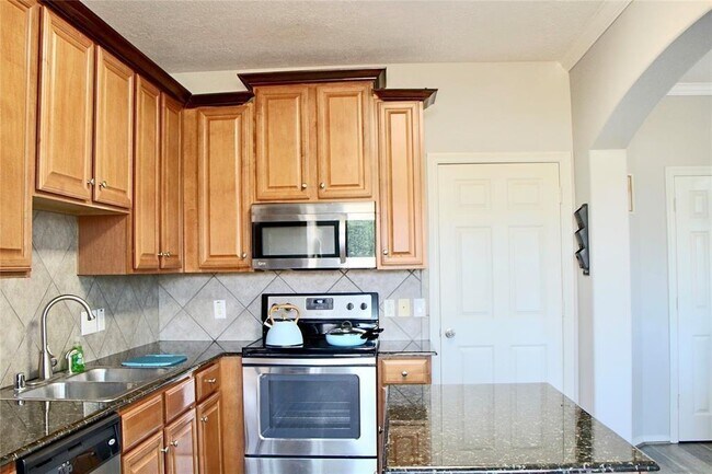 Building Photo - 21030 Sun Creek Dr