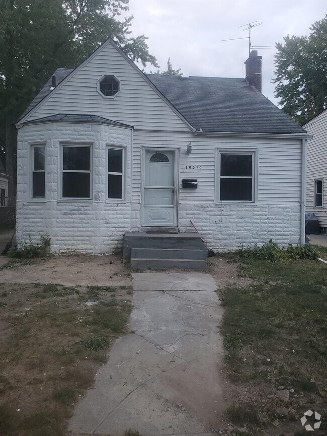Building Photo - 18530 Plainview Ave