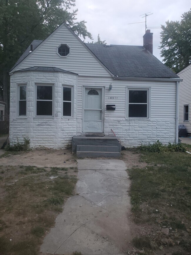 Primary Photo - 18530 Plainview Ave
