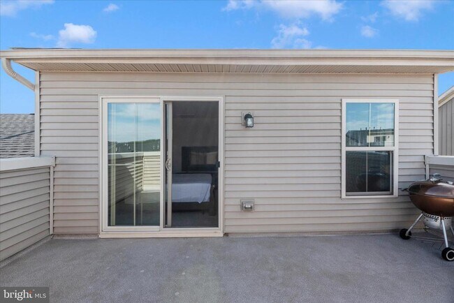 Building Photo - 6042 Fallfish Ct