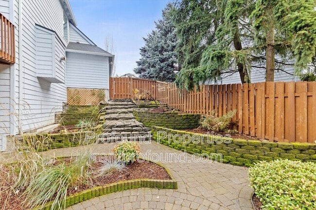 Building Photo - 7533 SW Applegate Dr