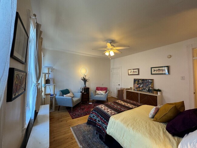 Building Photo - Coming soon! Stylish 3 Bedroom 1.5 Bathroo...