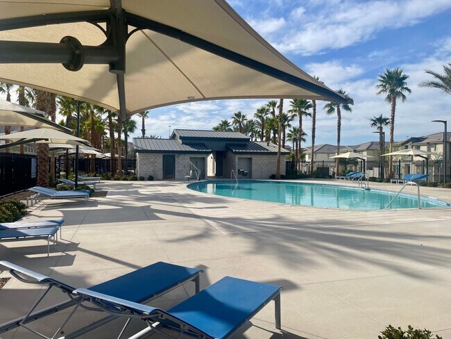 Building Photo - 3 bed 2 bath 2 car garage Townhome "On the Strip" South Las Vegas Blvd