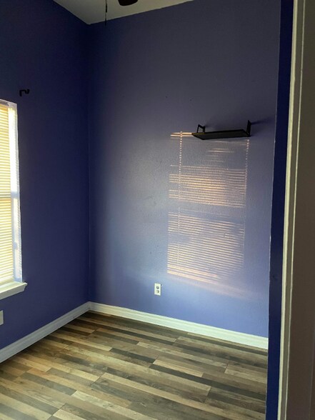 Building Photo - 9713 Sycamore Dr