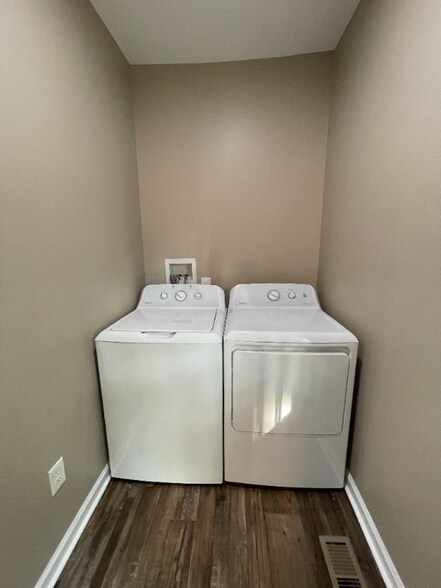 Building Photo - 808 Belmont Ave