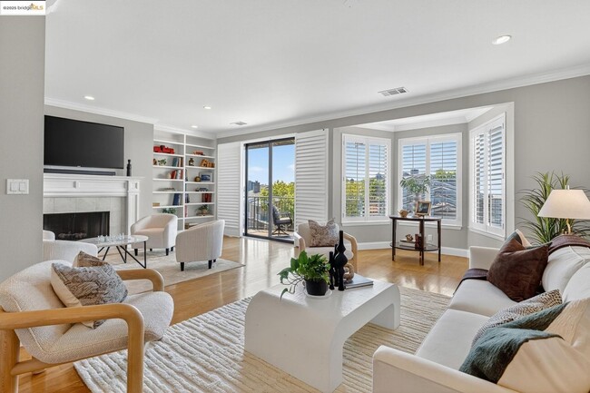 Building Photo - Four Bedroom Home with Panoramic Views