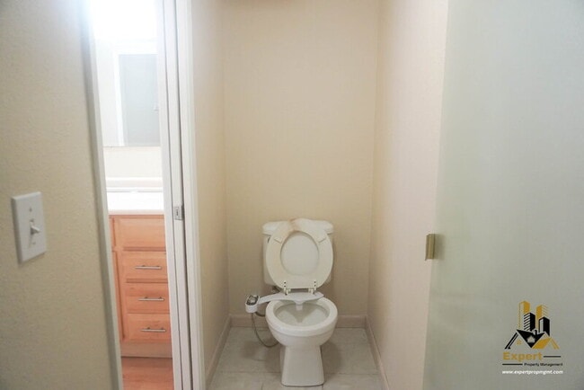 Building Photo - 5333 Primrose Dr