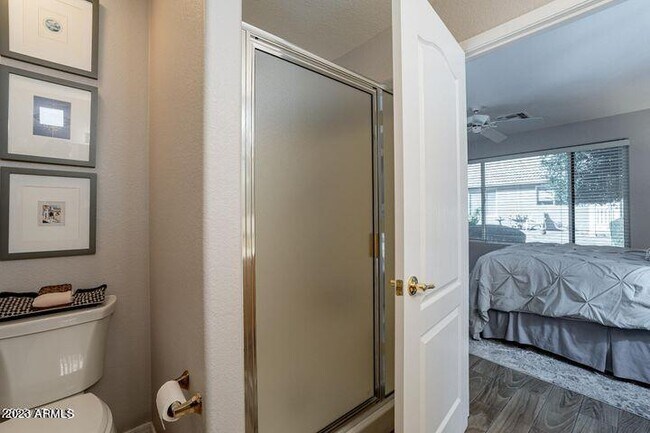 Building Photo - 1402 E Cherry Hills Dr