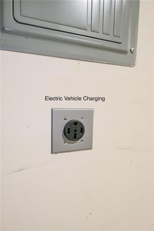 Building Photo - 6001 Brookside Oak Cir