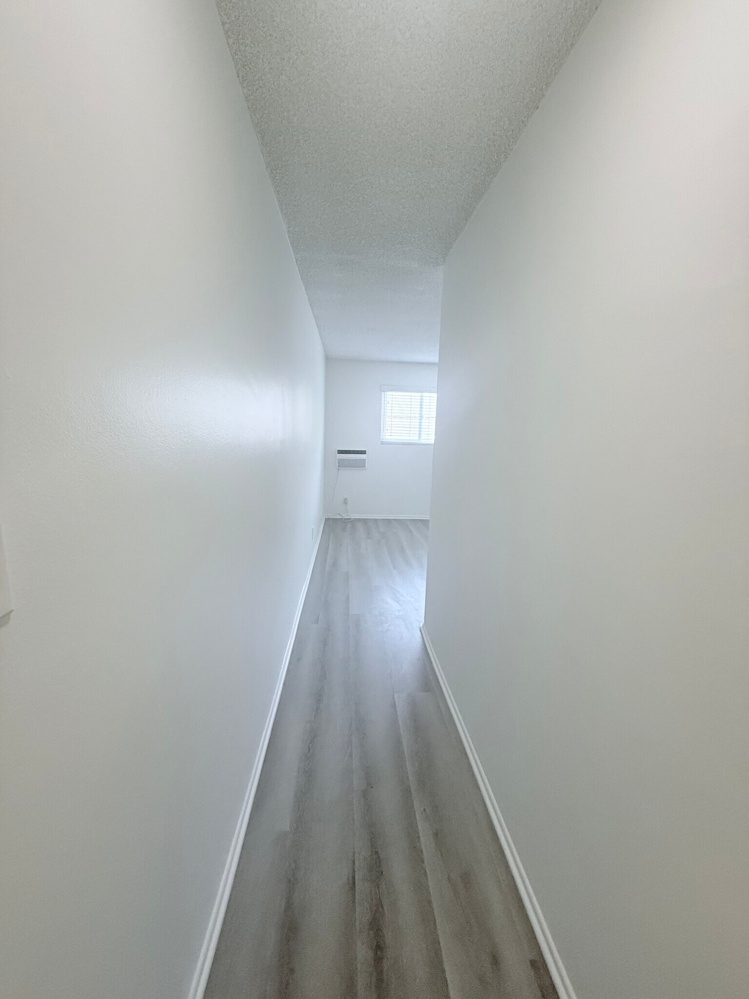 Building Photo - 10634 Holman Ave