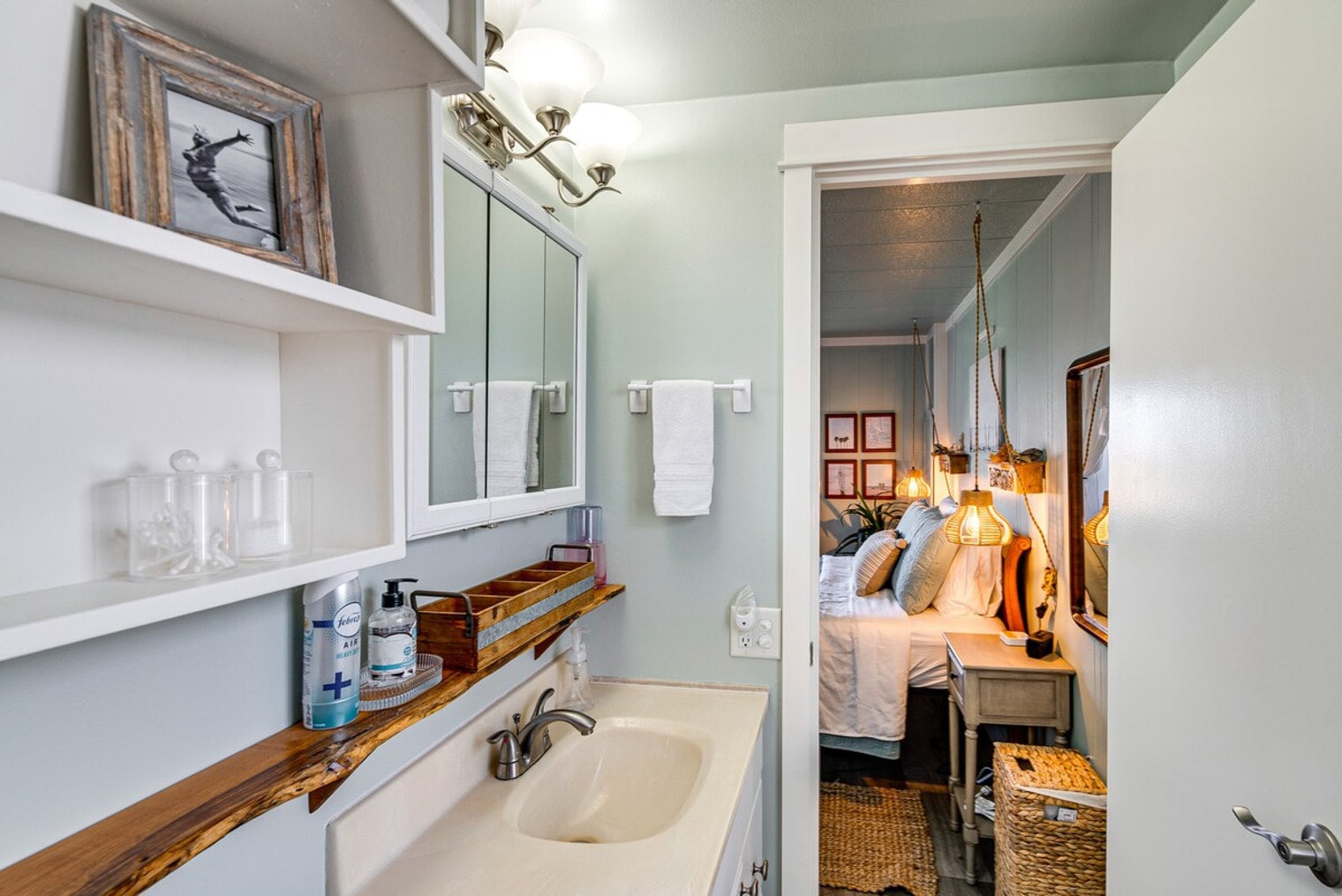 Building Photo - 4876 Railroad Ave