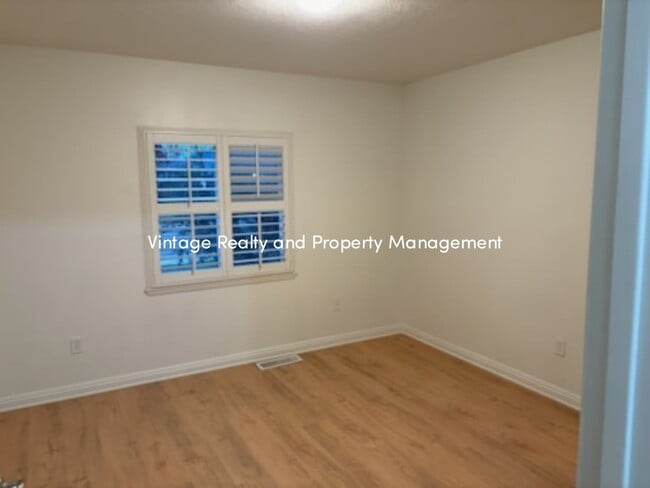 Building Photo - Back On The Rental Market Great Single Story Three Bedroom Home!!!