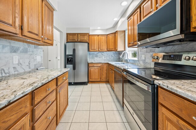 Building Photo - 159 E Johnson Ave