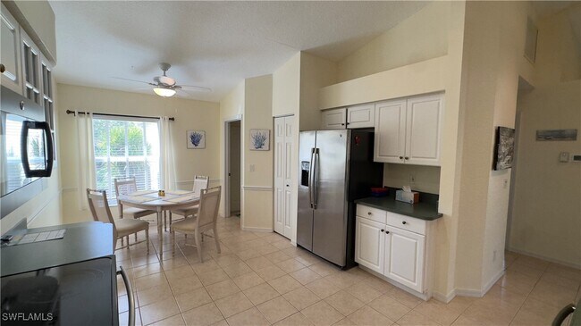 Building Photo - 5653 Greenwood Cir