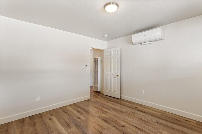 Building Photo - 521nha