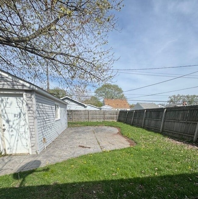 Building Photo - Charming 3-Bedroom Bungalow for Lease in Roseville