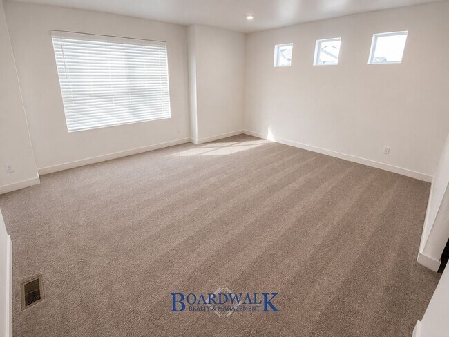Building Photo - 5623 Coastal Ridge Ln