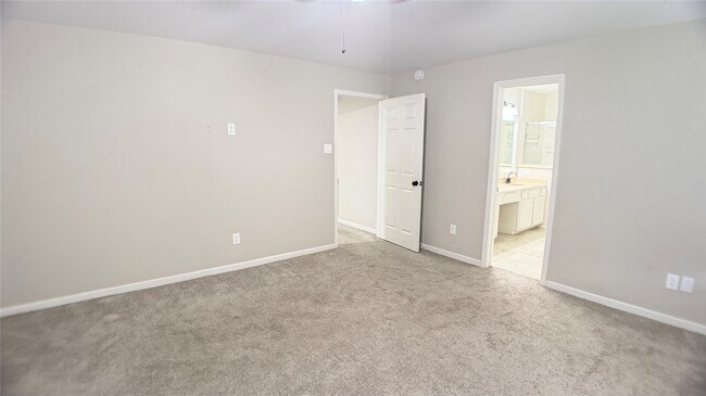 Building Photo - 17743 Seven Pines Dr