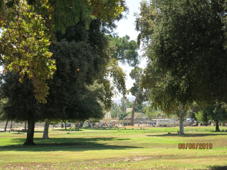 Building Photo - 6545 Reseda Blvd