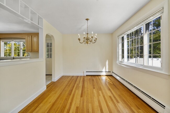 Building Photo - 27 Hermon St