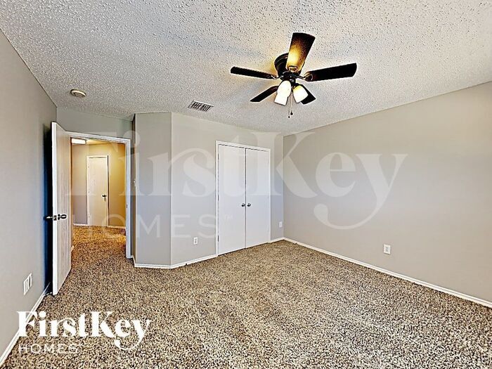 Building Photo - 1001 Mazourka Dr