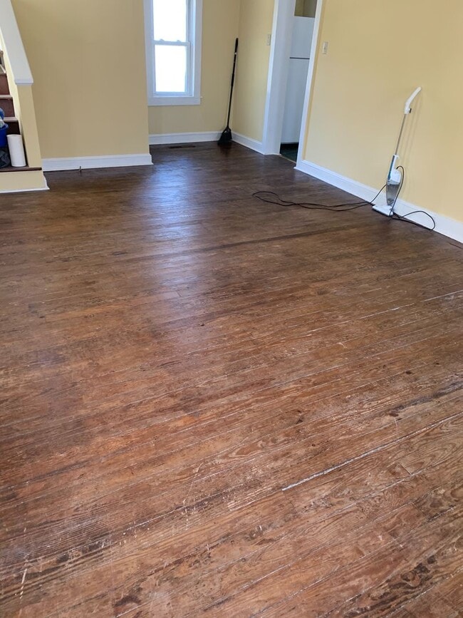 Building Photo - Charming 2 Bedroom with bonus room home in Historic Downtown Morehead City Walking District! Walk...